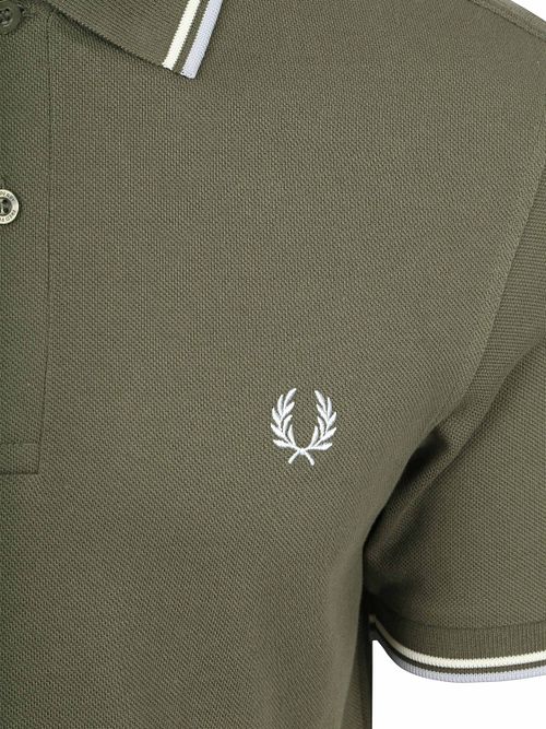 Polo Fred Perry Twin Tipped M3600 in piqué di cotone verde 87B Product / Detail