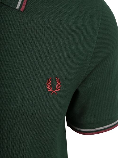 Polo Fred Perry Twin Tipped M3600 in piqué di cotone verde scuro 85A Product / Detail