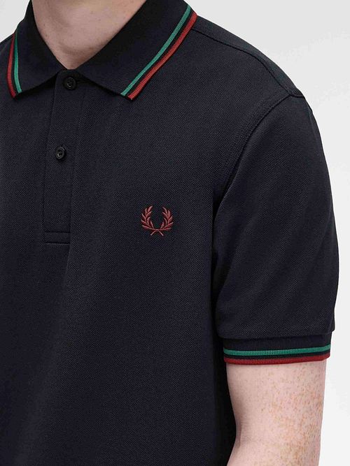 Polo Fred Perry Twin Tipped M3600 w kolorze Navy Z58 Model / Detail