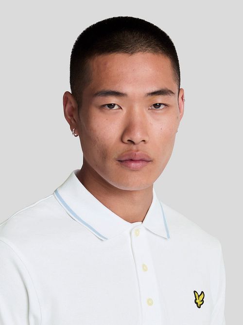 Polo Lyle and Scott białe Model / Detail