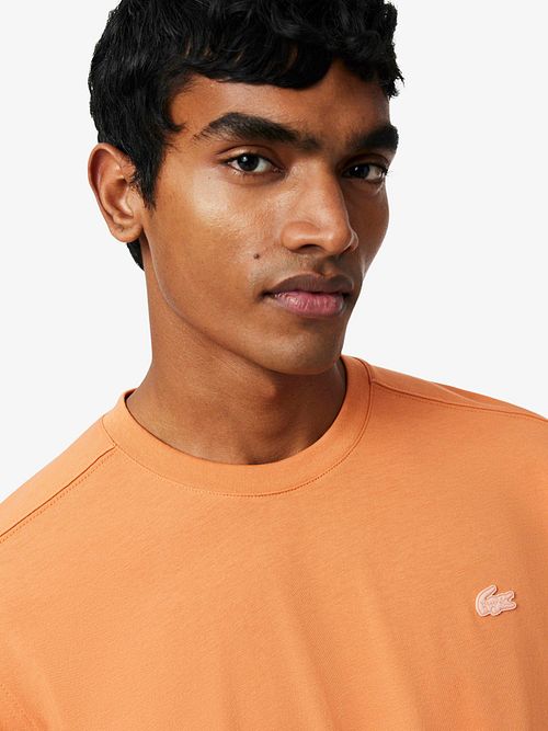 T-shirt Lacoste w kolorze pomarańczowym Model / Detail