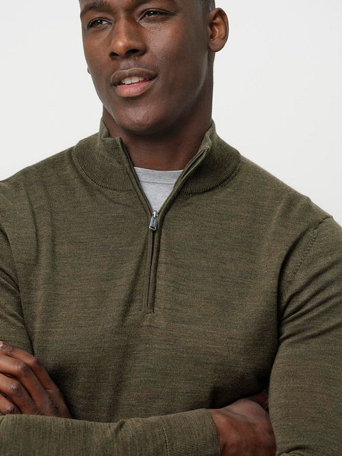 Profuomo Half Zip Pullover Merinowolle Olivgrün Model / Detail