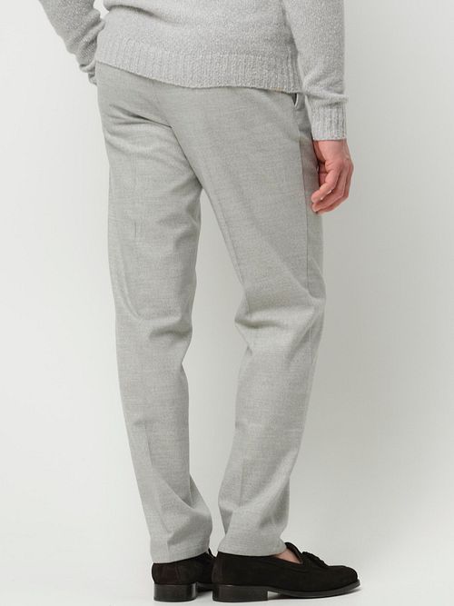 Profuomo Chinosy Flanelowe Grijs Model / Achterkant