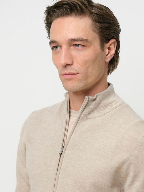 Profuomo Strickjacke Merinowolle Beige Model / Detail
