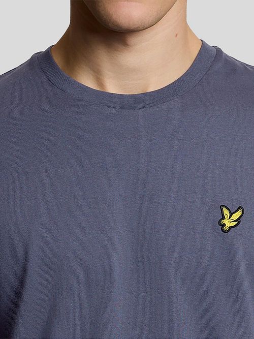 Lyle and Scott T Shirt Graystone Model / Detail