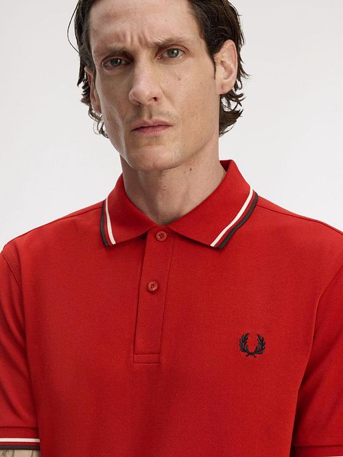 Fred Perry Polo Twin Tipped M3600 Rood 74A Model / Voorkant