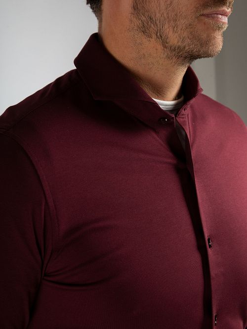 Suitable Camicia Sorona color rosso vino Model / Detail