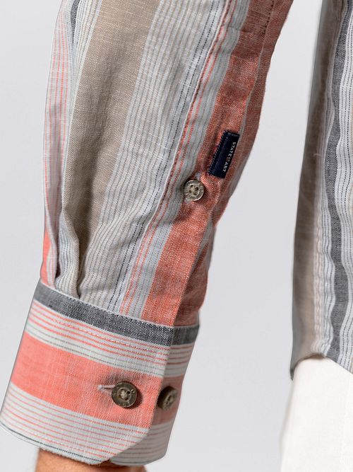 Chemise State of Art à rayures Rouge Model / Detail