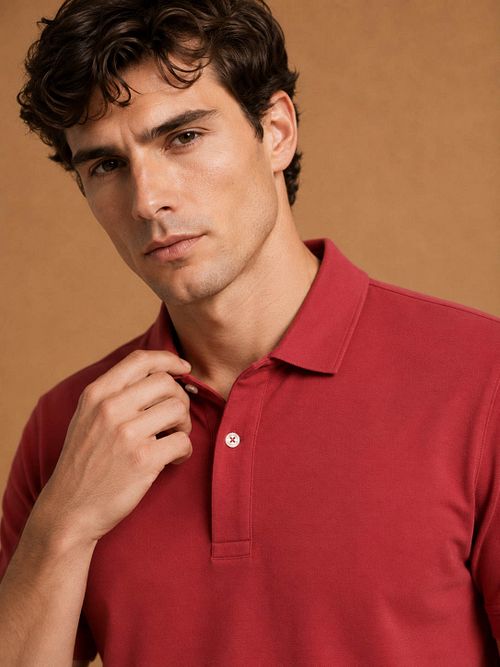 King Essentials The James Polo Rouge Model / Voorkant
