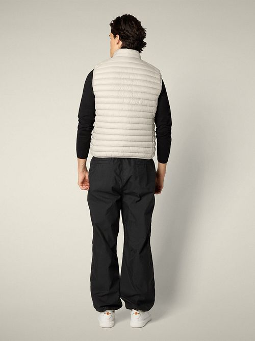 Save The Duck Bodywarmer Adam Light Beige Model / Achterkant