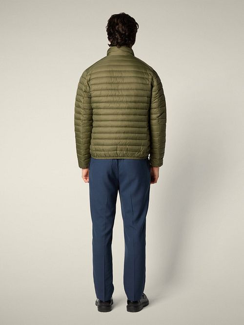 Save The Duck Jacke Alex Oliv Grün Model / Achterkant