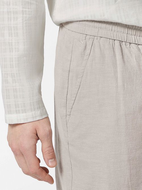 Scotch and Soda Chino Warren Leinen Greige Model / Detail