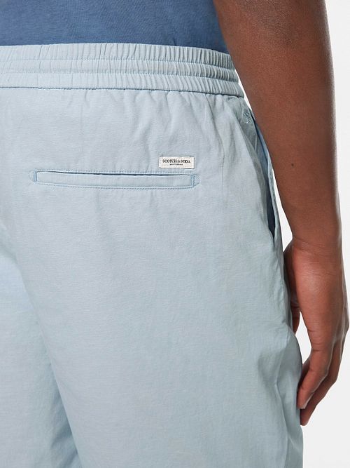 Scotch and Soda Short Hellblau Model / Detail