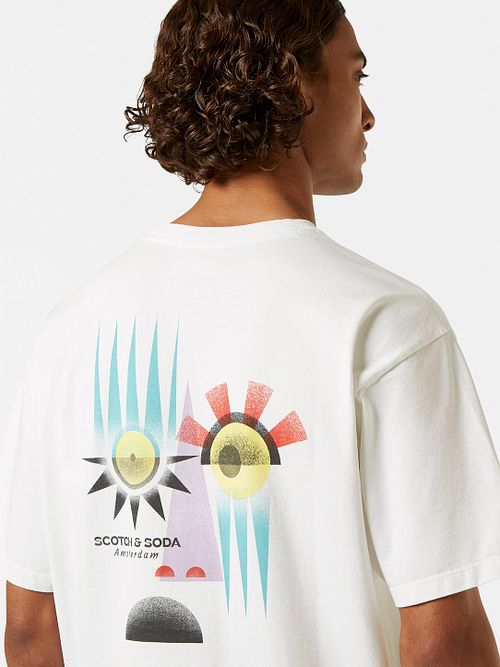 Scotch & Soda T-Shirt con artwork en blanco Model / Achterkant