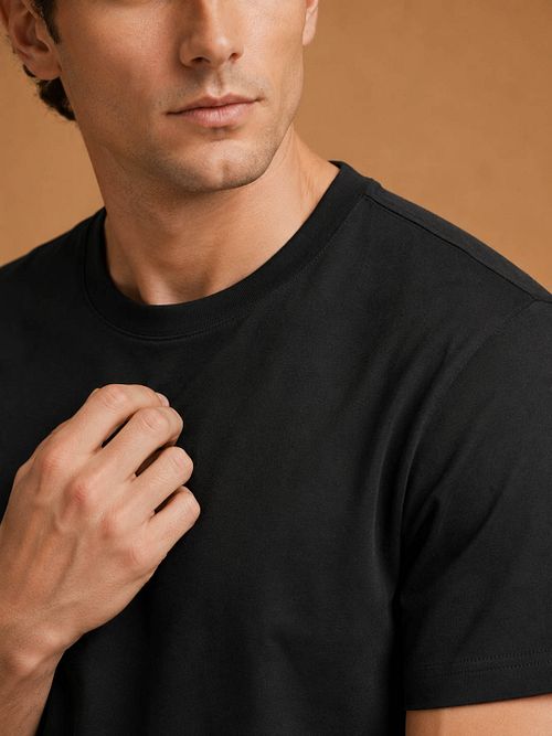 King Essentials The Steve T-Shirt Sort Model / Detail