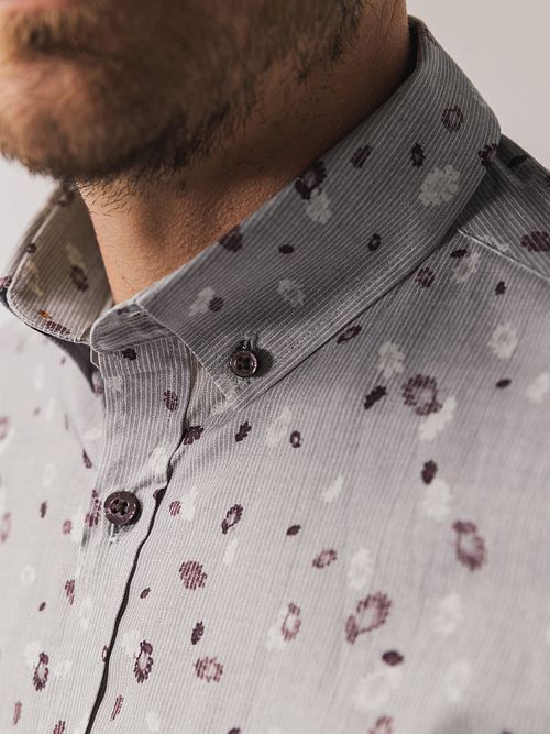 State of Art Camisa Casual Estampada Gris Model / Detail