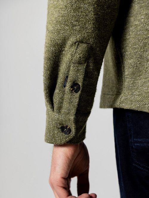 State of Art Overshirt Twill Moss Green Model / Detail