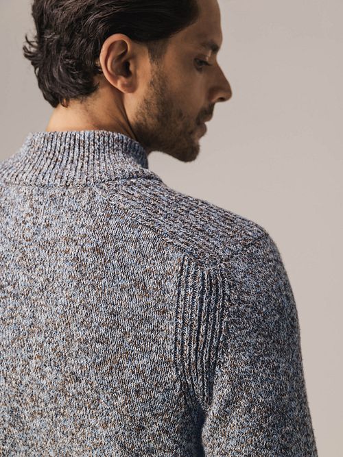 State Of Art Mocker Pullover Melange Blau Model / Detail