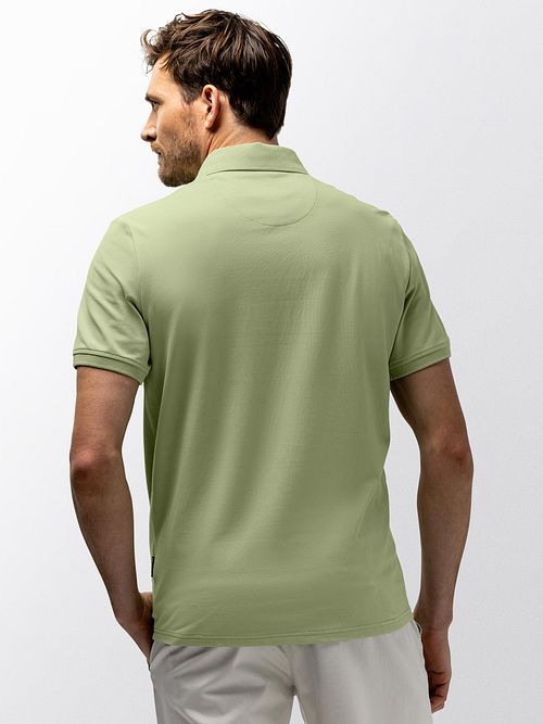 State of Art Polo Piqué Vert Clair Model / Detail