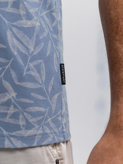 State of Art Polo Shirt with Leaf Print Light Blue Model / Detail