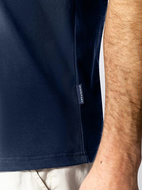 State of Art Poloshirt Piqué Navy Model / Detail
