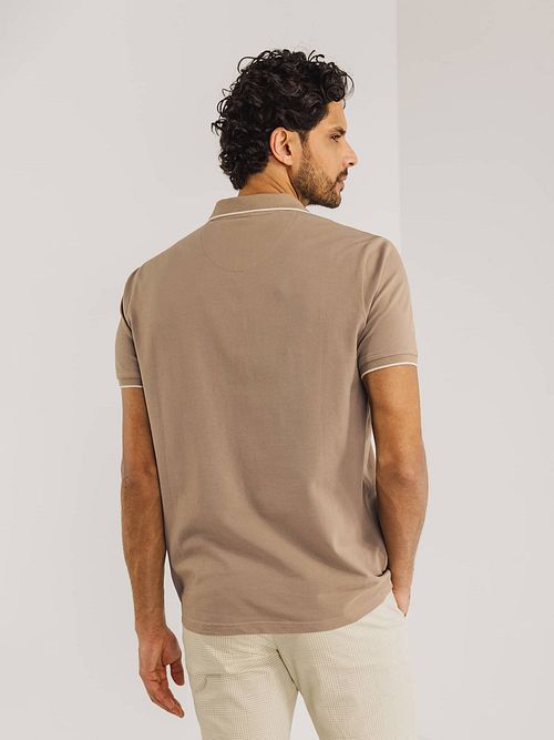 State of Art Poloshirt Piquet Brun Model / Achterkant