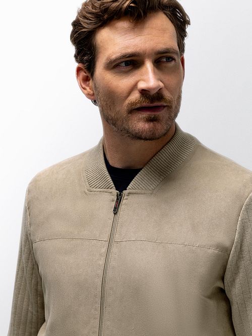 State Of Art Strickjacke Zip Bomber Beige Model / Detail