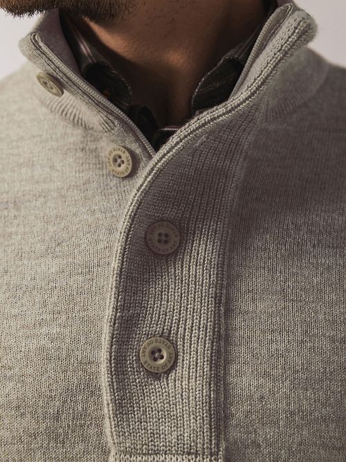 Sweter State of Art z kołnierzem mockneck w kolorze beżowym Model / Detail