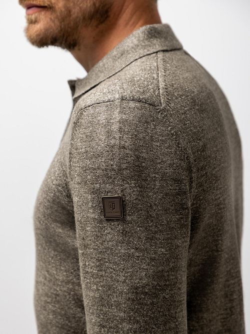 Sweter State of Art z zamkiem błyskawicznym do połowy w kolorze brązowym Model / Detail