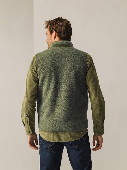 State Of Art Vest Teddy Oliven Model / Achterkant