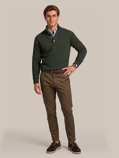 Steppin' Out Mocker Trui Lamswol Groen Model / Voorkant