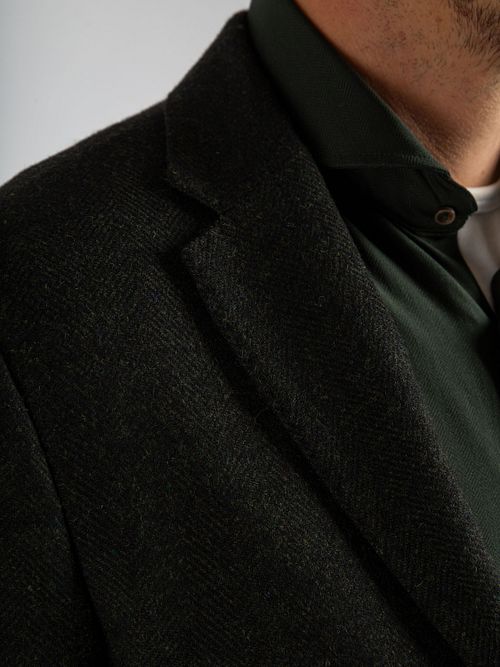 Suitable blazer spigato in lana merino verde scuro Model / Detail