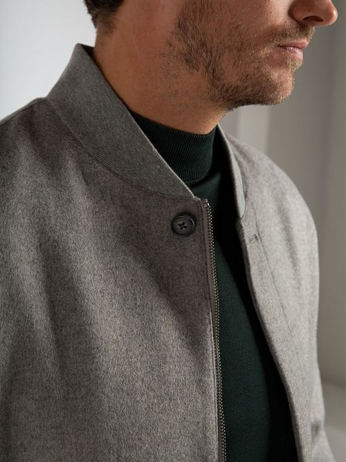 Suitable Bomber Flannel Grey Model / Detail