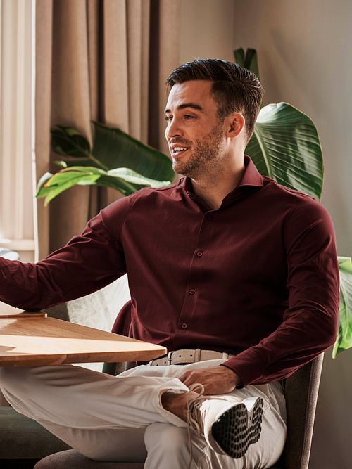 Suitable Sorona Camisa Elegante Wine Model / Sfeerbeeld