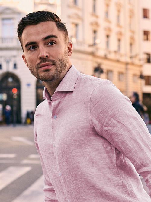 Suitable Camisa Casual Lino Pink Model / Sfeerbeeld