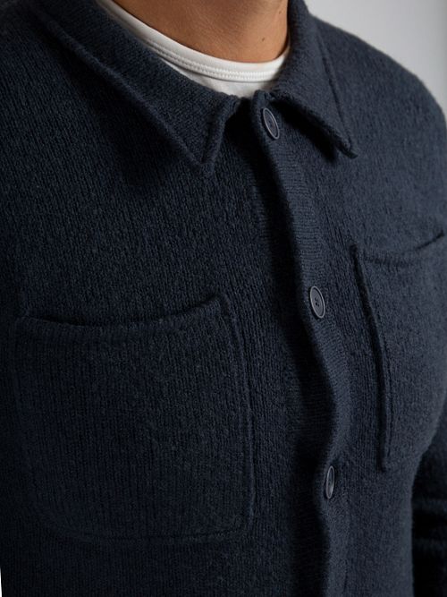 Suitable Cardigan Boiled Wool Blue Model / Detail