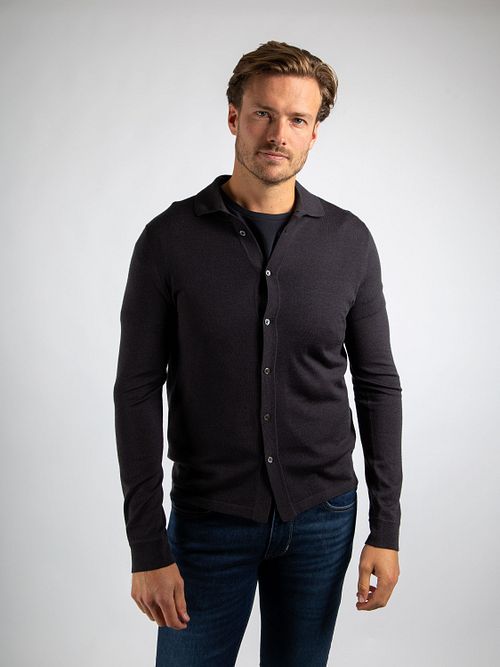 Suitable Cardigan Shirt Merino Anthracite Model / Voorkant