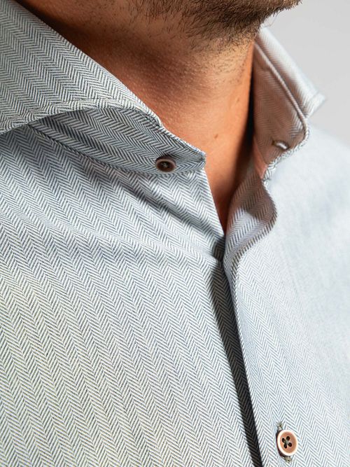 Suitable Chemise Herringbone Vert Model / Detail
