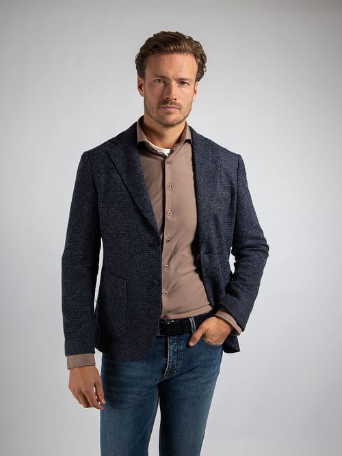 Suitable Chemise Herringbone Taupe Model / Voorkant