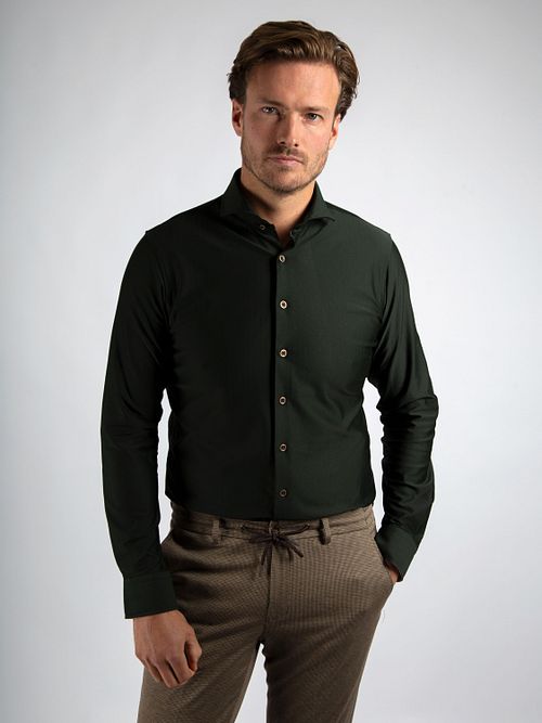 Suitable Chemise Herringbone Vert Foncé Model / Voorkant avec Stefan
