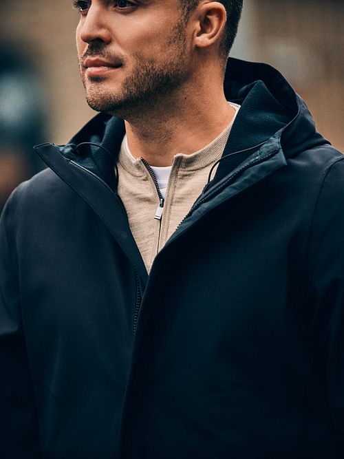 Suitable Eleganto Chaqueta Softshell Zwart Model / Sfeerbeeld