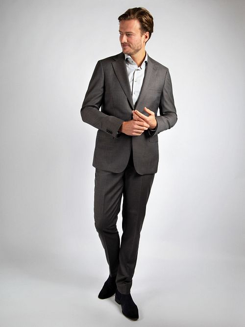 Suitable Faux Uni Suit Wool – Eleganter Grau Anzug Model / Voorkant mit Stefan