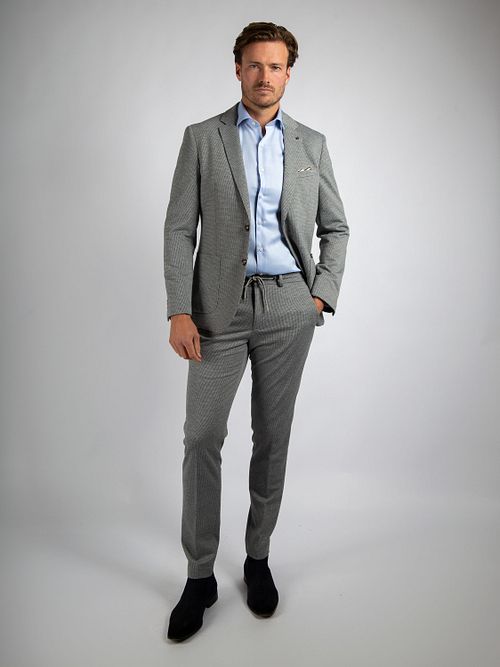 Suitable Flex Jersey Dress Grey Model / Voorkant med Stefan