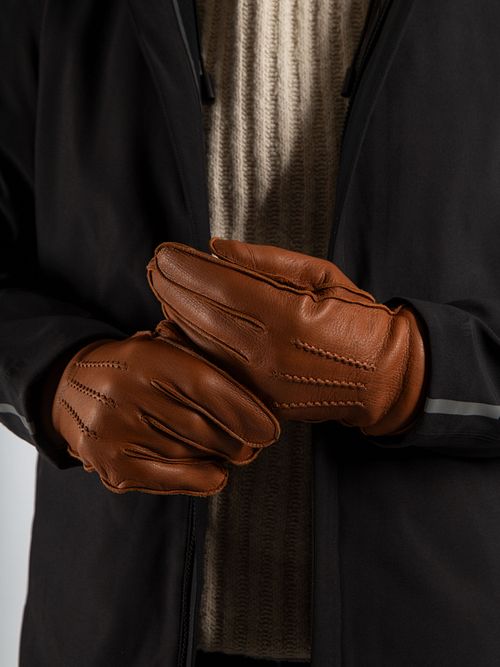 Guantes de piel camel Suitable Model / Detail con Stefan