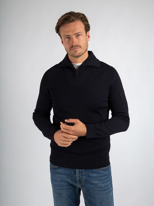Suitable Half Zip Trui Tias Cooldry Knit Navy Model / Voorkant met Stefan
