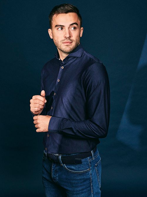 Suitable Herringbone Shirt Navy Model / Voorkant
