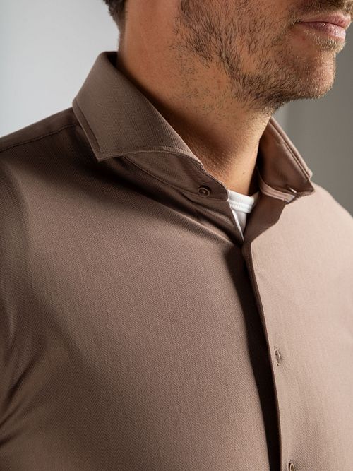 Suitable Herringbone Shirt Taupe Model / Detail