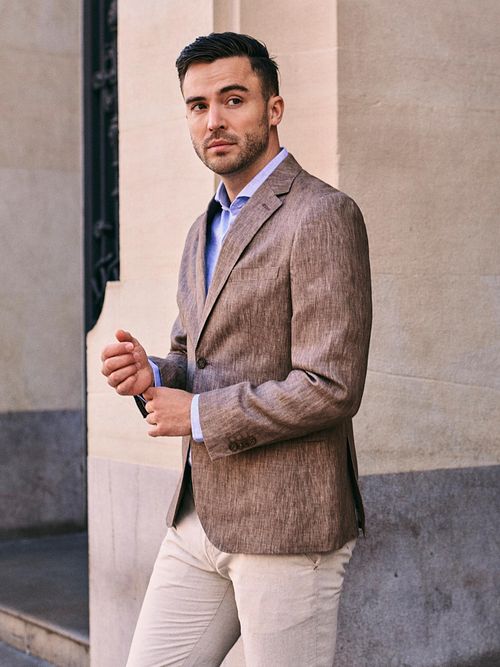 Suitable Blazer Linen Twill Brown Model / Voorkant