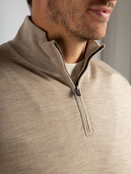 Suitable Merino Half Zip Trøje Sand Model / Detail