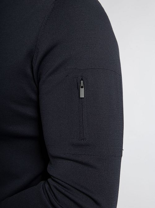 Suitable Pullover Cooldry Knit Turtleneck Navy Model / Detail